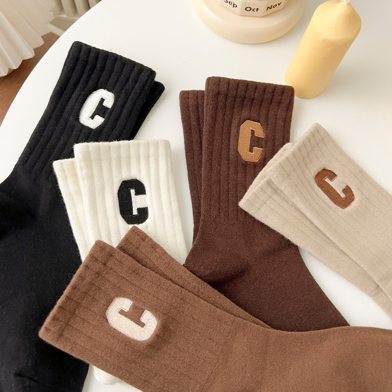 One-piece mechanism boneless stitching Japanese style printed letter C mid-calf solid color Street sports ins trendy cotton socks trendy