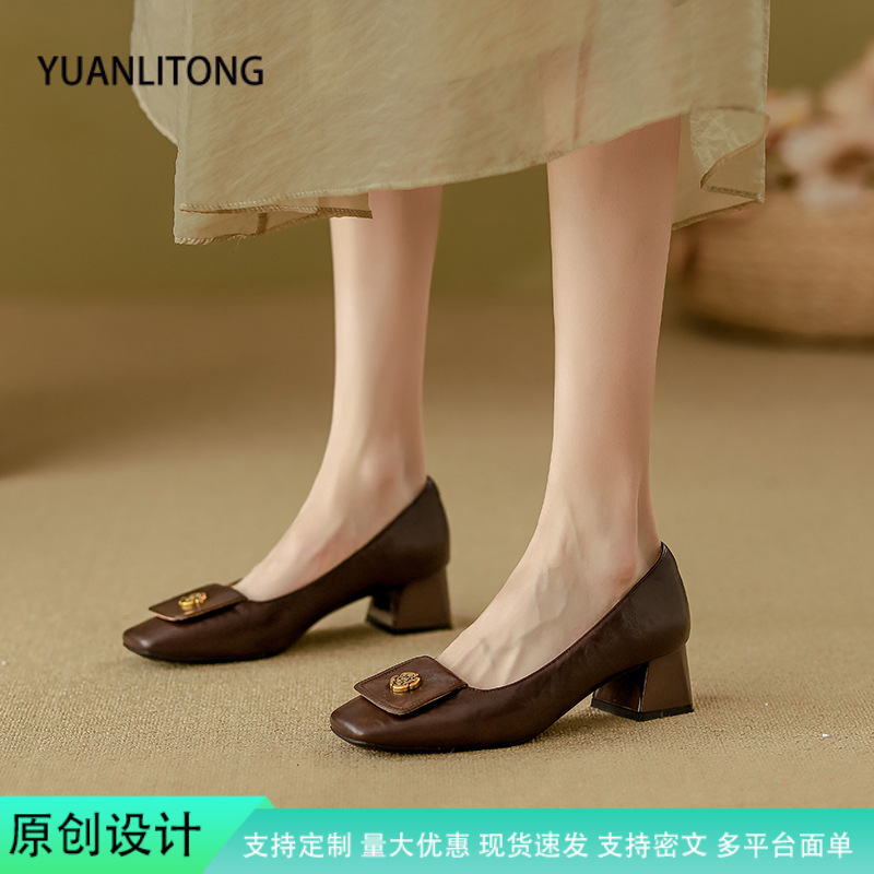 French Vintage Camellia Shoes Women's 2025 Shoes Women's New Small Leather Shoes Thick Heeled Lady Elegant High Heeled Ladyshoes