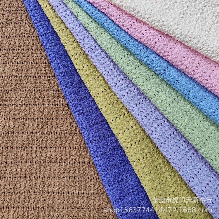 Spot supply of knitted new hole wrinkled cloth jacquard cloth 210 grams of knitted polyester wrinkled cloth jacquard fabric