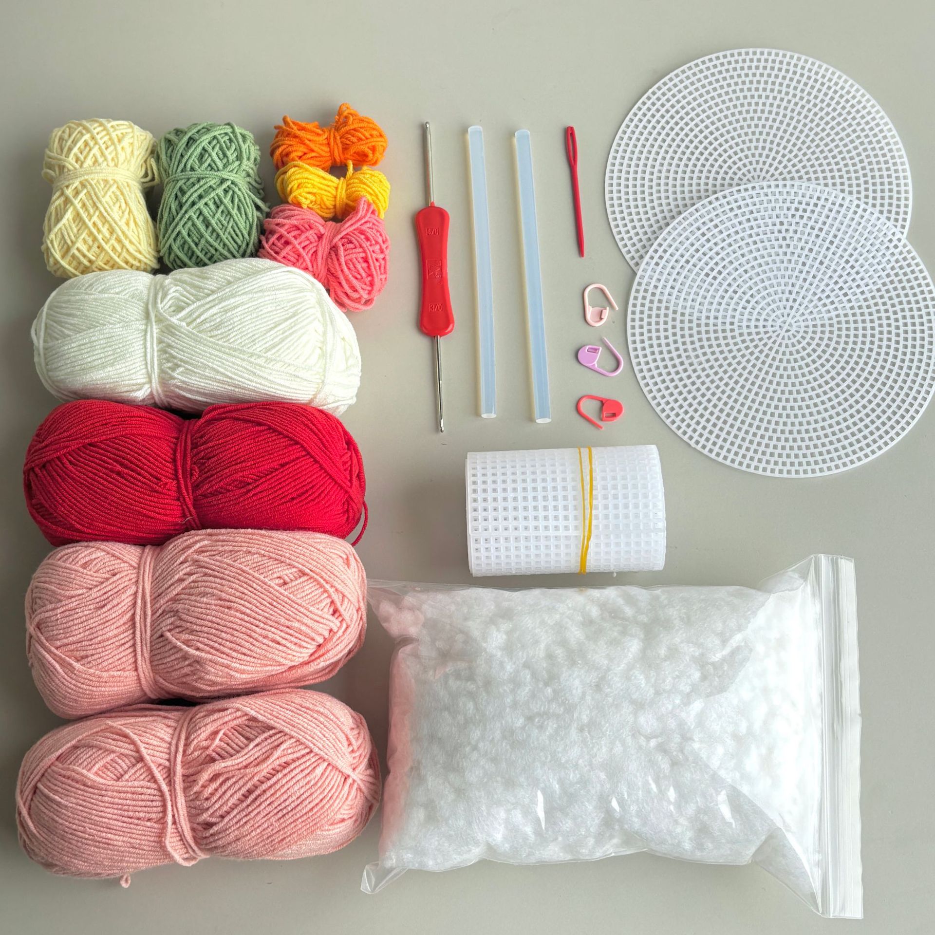 Picture of DIY woven strawberry cake storage box wool crochet material bag handmade homemade birthday Valentine's Day gift for women