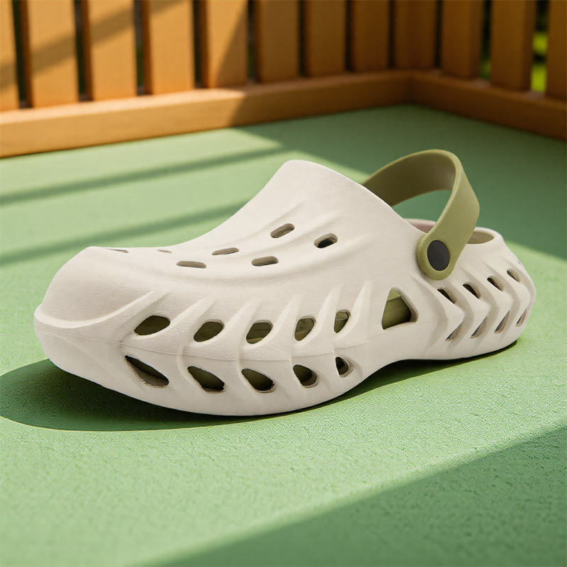 2025 Summer Breathable Thick-Soled Clogs for Men, Two-Wear Hollow Toe Sandals for Outer Wear, Beach Slippers