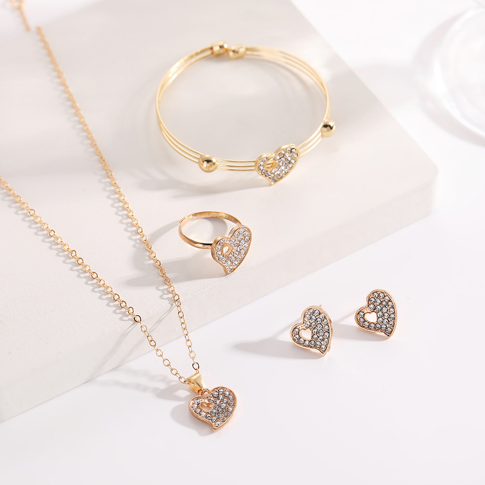 Cross-border new temperament personality butterfly jewelry suit creative love necklace ring bracelet jewelry suit wholesale