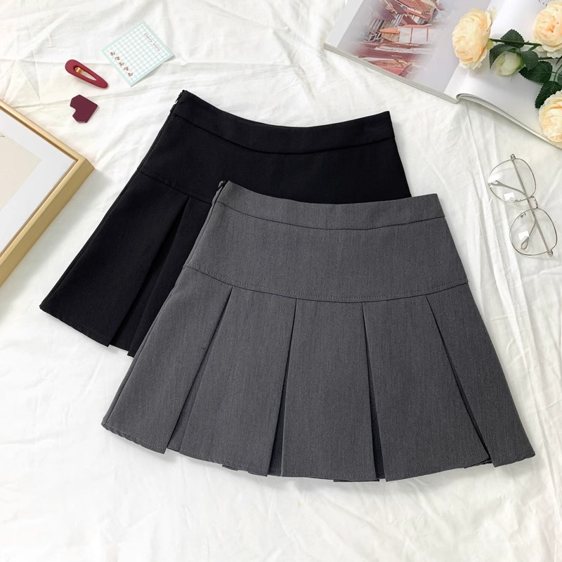Gray pleated skirt women's summer high-waisted short skirt design sense slimming anti-light A-line skirt 2024 new model