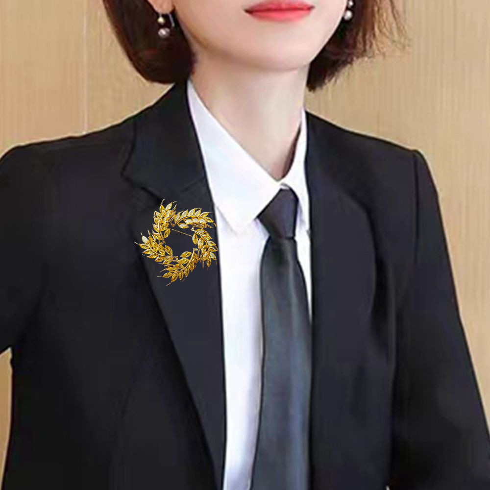 Picture of Internet Celebrant Hot-selling Wheat Ear Brooch Design Niche Inlaid Zircon All-match Luxury Women's Accessories Fashion in stock