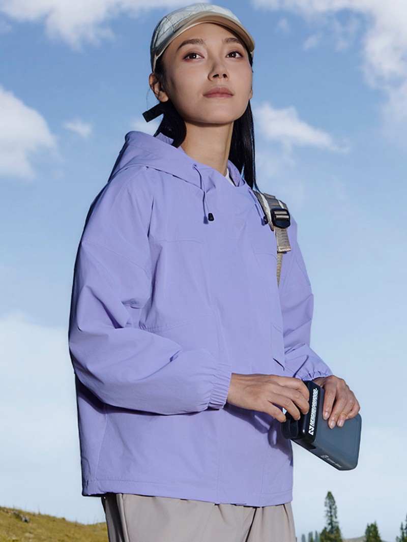 Wolf King Mountain rainproof jacket for women, lightweight hooded jacket, popular live streaming plus-size bestie outfit, group outfit with printed logo