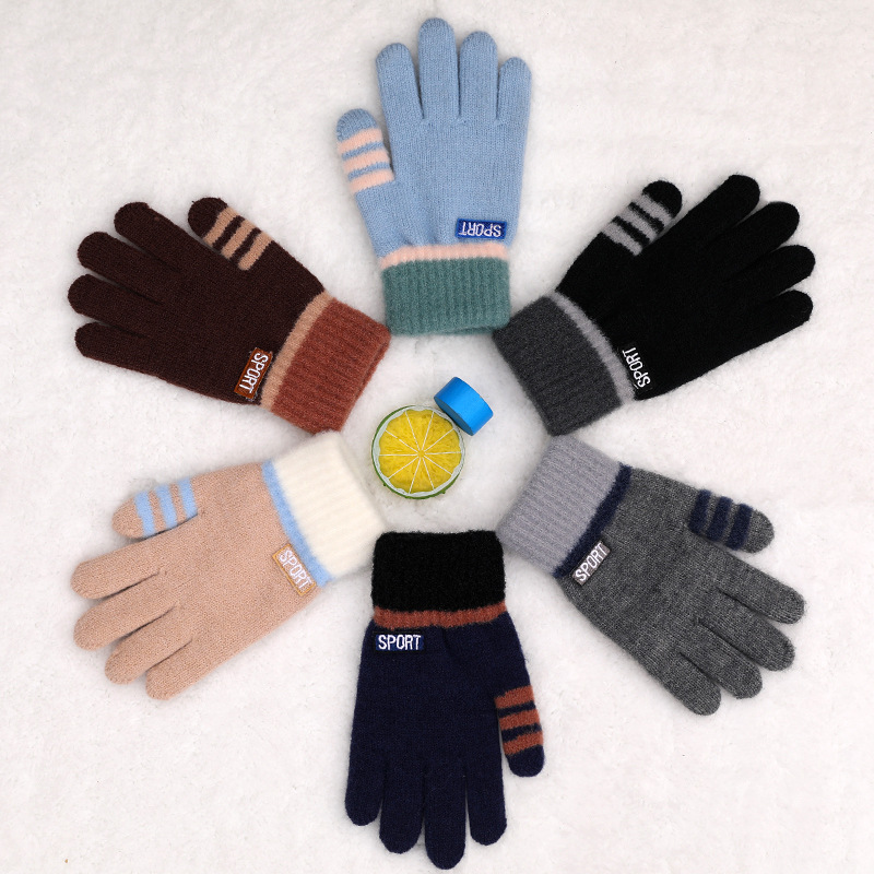 Sports new winter children's gloves manufacturers male kindergarten primary school children baby plus velvet gloves for large children