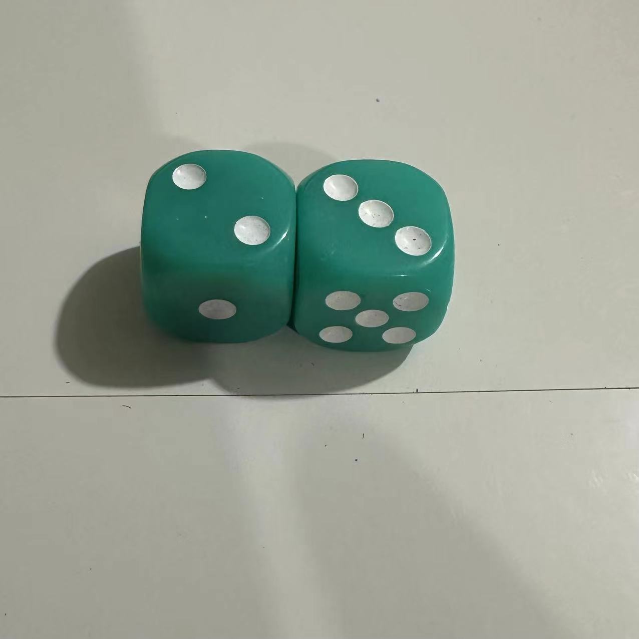 Picture of Yiwu Dege leisure and entertainment supplies 16mm acrylic solid color dice color complete