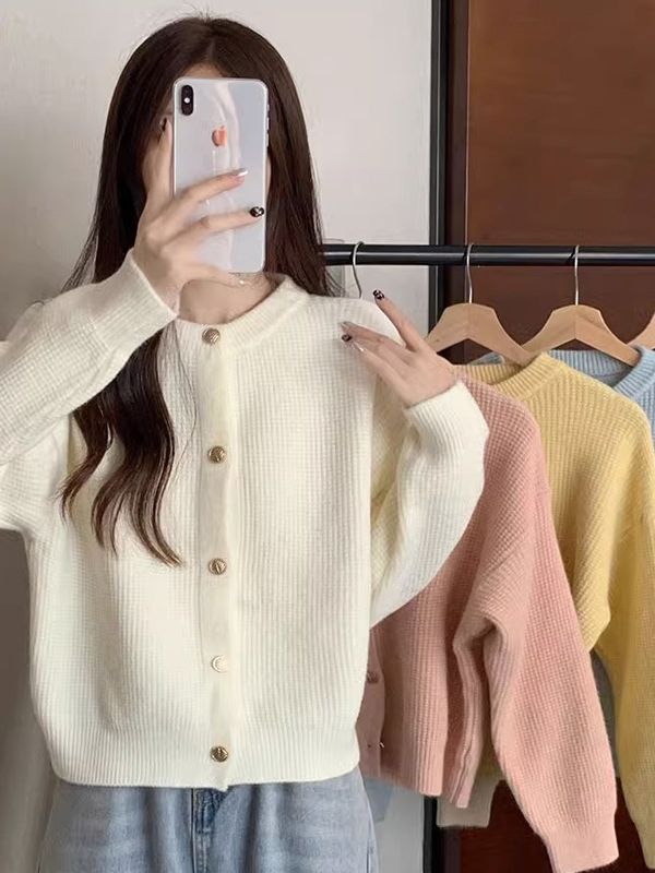 Chanel style knitted cardigan for women Spring and Autumn 2024 New style milk sweet lazy style small short sweater coat