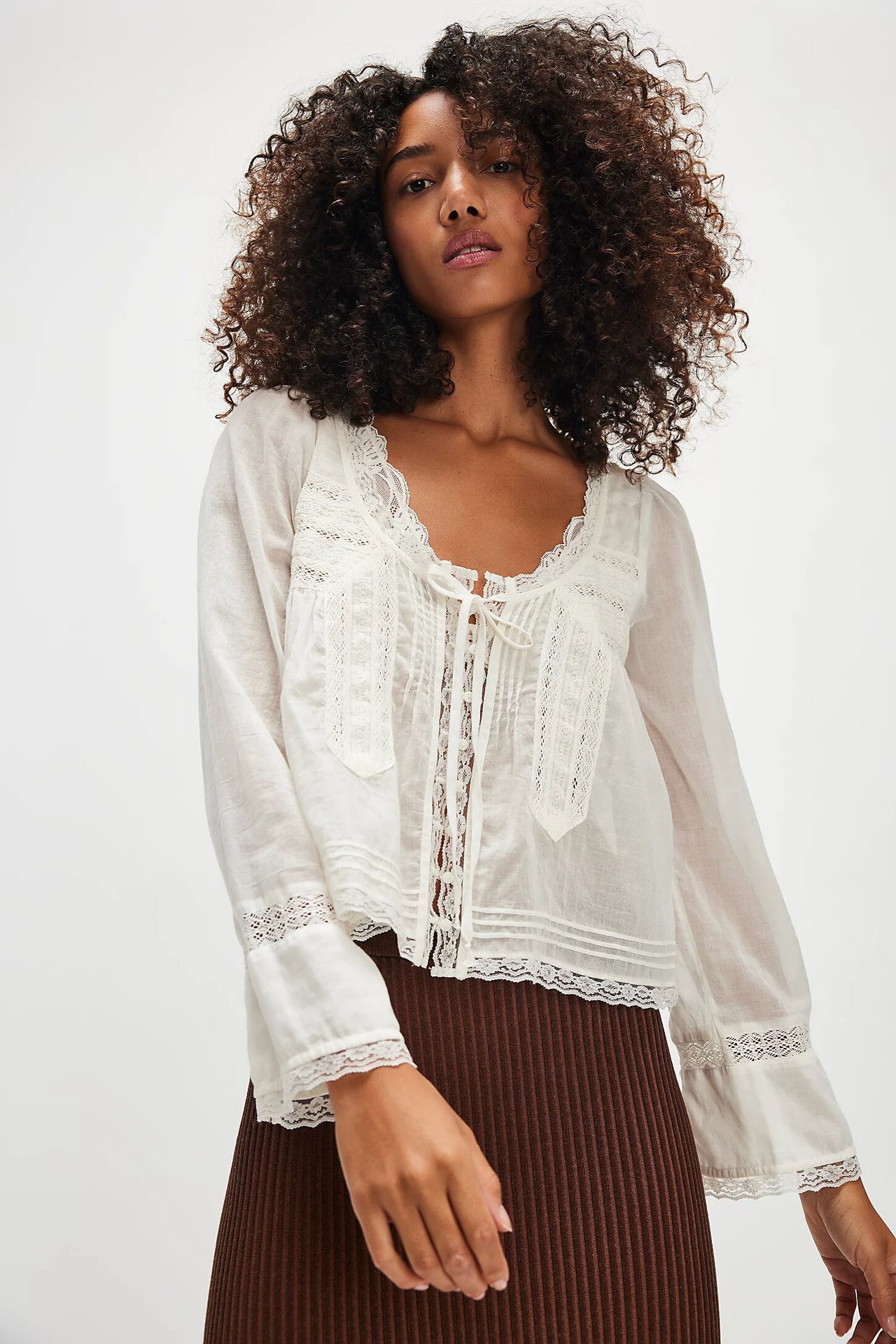 Picture of New French Niche Top Autumn Lace Shirt U-shaped Lace Collar Shirt Long-sleeved Lightweight Unique Beautiful Small Shirt
