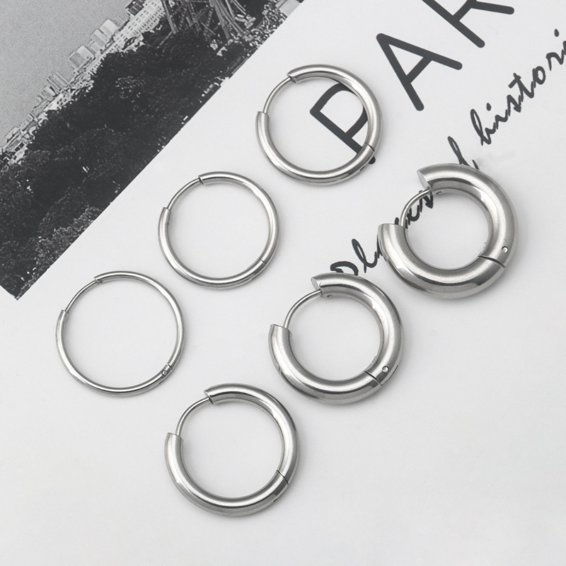 Stainless steel fashion versatile personality simple plain circle male and female titanium steel earrings earrings earrings earrings earrings