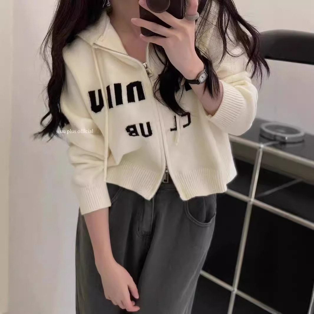 Fashionable Age-Reducing Hooded Knitted Cardigan for Women with Niche Letter Zipper Short Top Apricot One Size Black