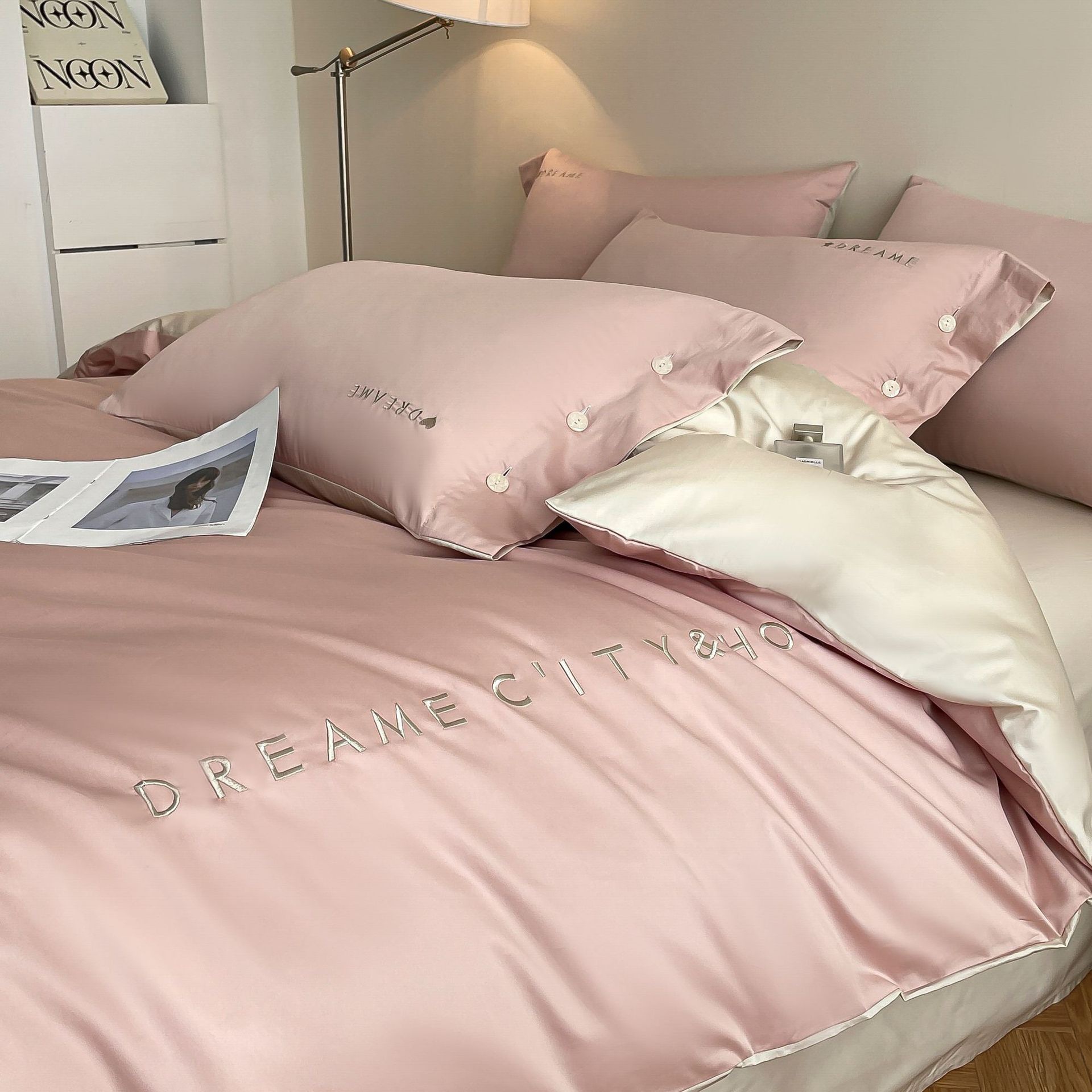Picture of 60 Xinjiang long-staple cotton four-piece cotton bed sheet bed hat light luxury embroidery dormitory three-piece cotton bedding s