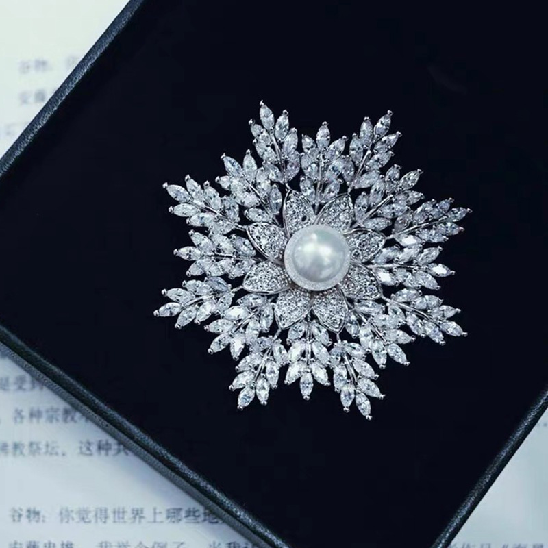 Picture of Qianyu Silver Japanese and Korean classic copper zircon gold-plated Snowflake Brooch pendant sweater chain dual-use live broadcast jewelry supply