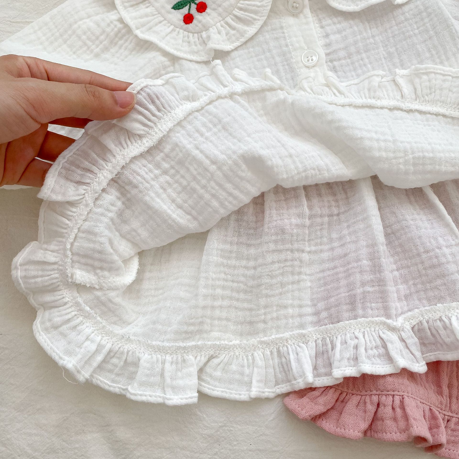 Picture of 2025 Spring and Autumn New Infant Home Clothing Set for Baby Girls, Simple Cherry Long-Sleeve Top and Pants Two-Piece Set