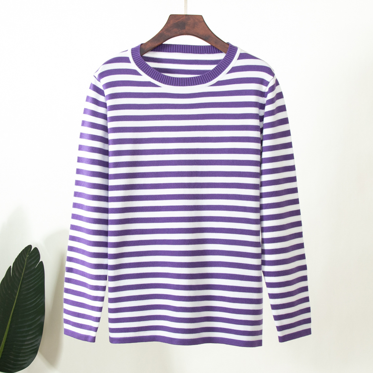 Picture of Cross-Border Round Neck Knitted Striped Sweater European and American 2025 Spring Versatile Classic Retro Striped Pullover Sweater for Women