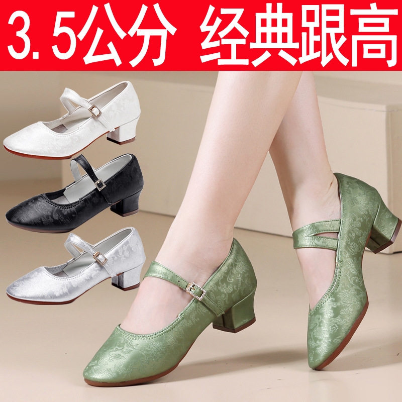New printed square dancing shoes women's soft sole Chinese style dancing shoes performance dancing shoes middle-aged and elderly low-heeled ballroom dancing shoes