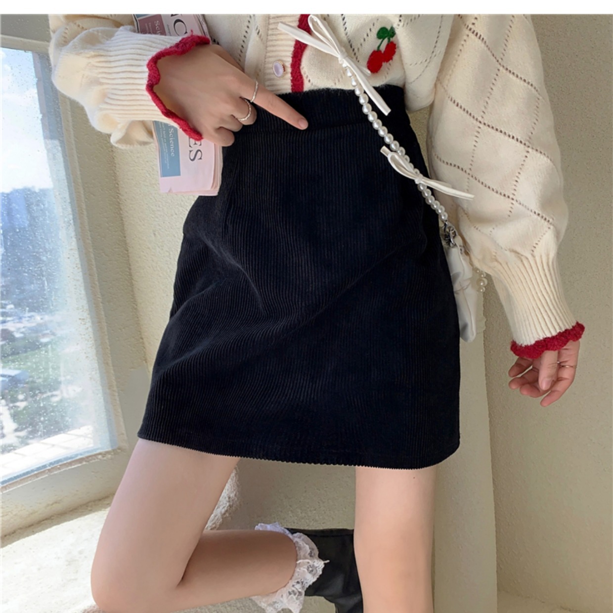 Autumn and Winter 2025 Corduroy Short Skirt High-Waisted Korean Style Petite A-Line Skirt Slimming Hip-Hugging Skirt for Trendy Girls