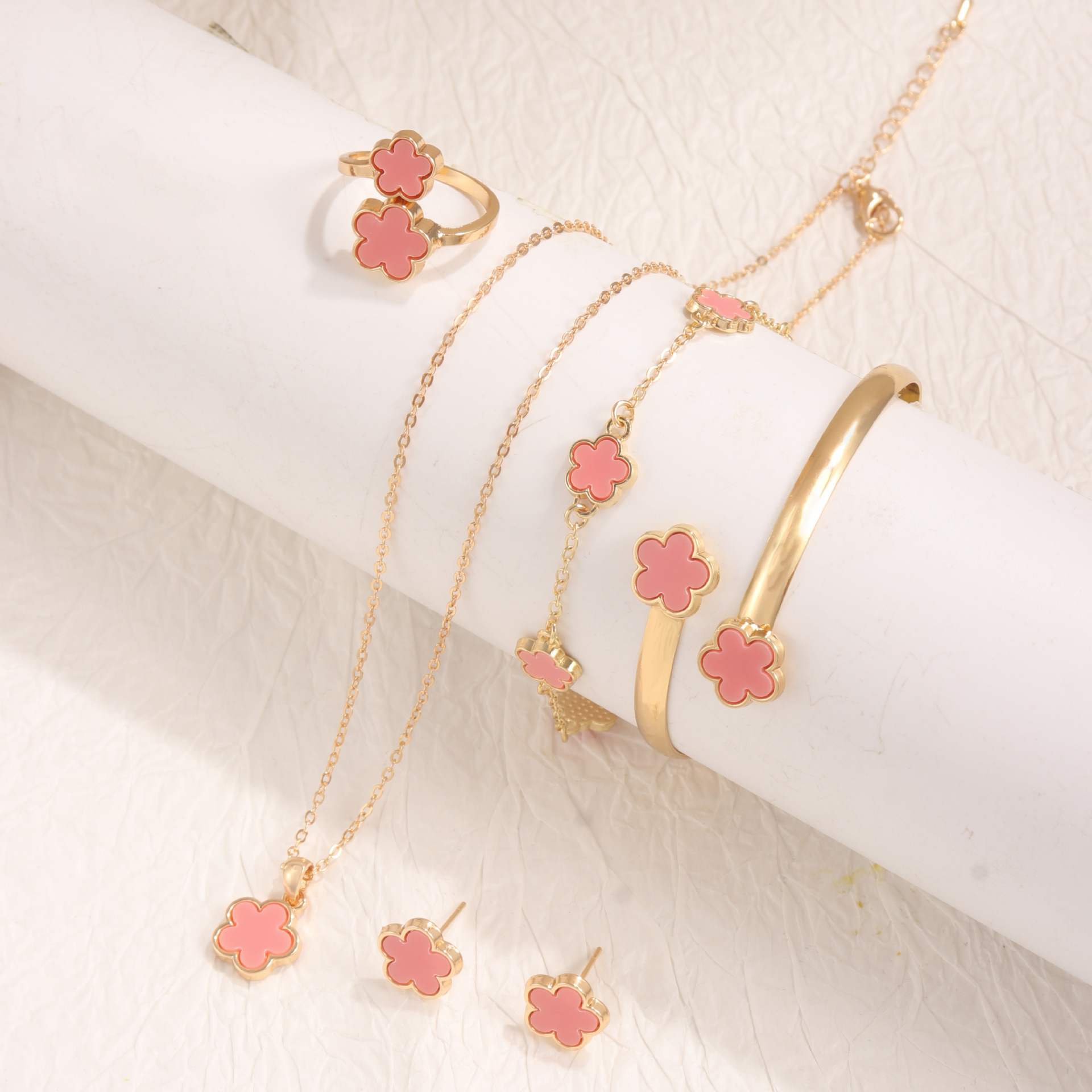 Picture of temu Hot Sale Bright Lucky Flower Jewelry suit Acrylic Bracelet Bracelet Five Leaf Clover Necklace Ring Earrings for Women