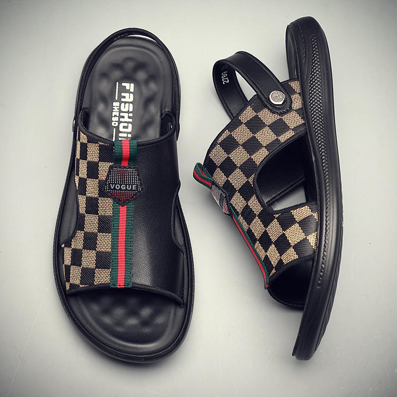 2025 New Summer Men's Sandals and Beach Shoes for Middle-Aged Dads, Non-Slip, Breathable, Lightweight, Casual and Versatile