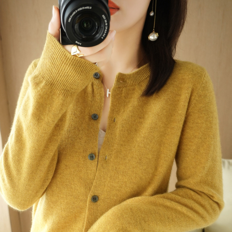 Picture of 2025 new knitted cardigan early spring crew neck sweater women's long sleeve solid color Joker coat women's clothing a generation of hair