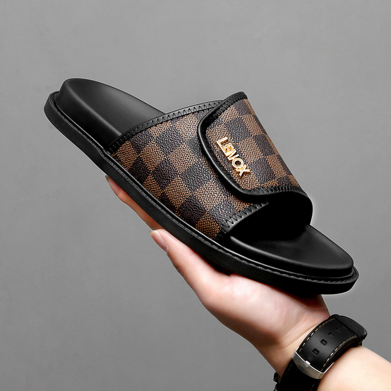 European station fashion brand slippers men's summer outdoor wear 2024 New Internet celebrity outdoor flip flops outdoor light luxury beach