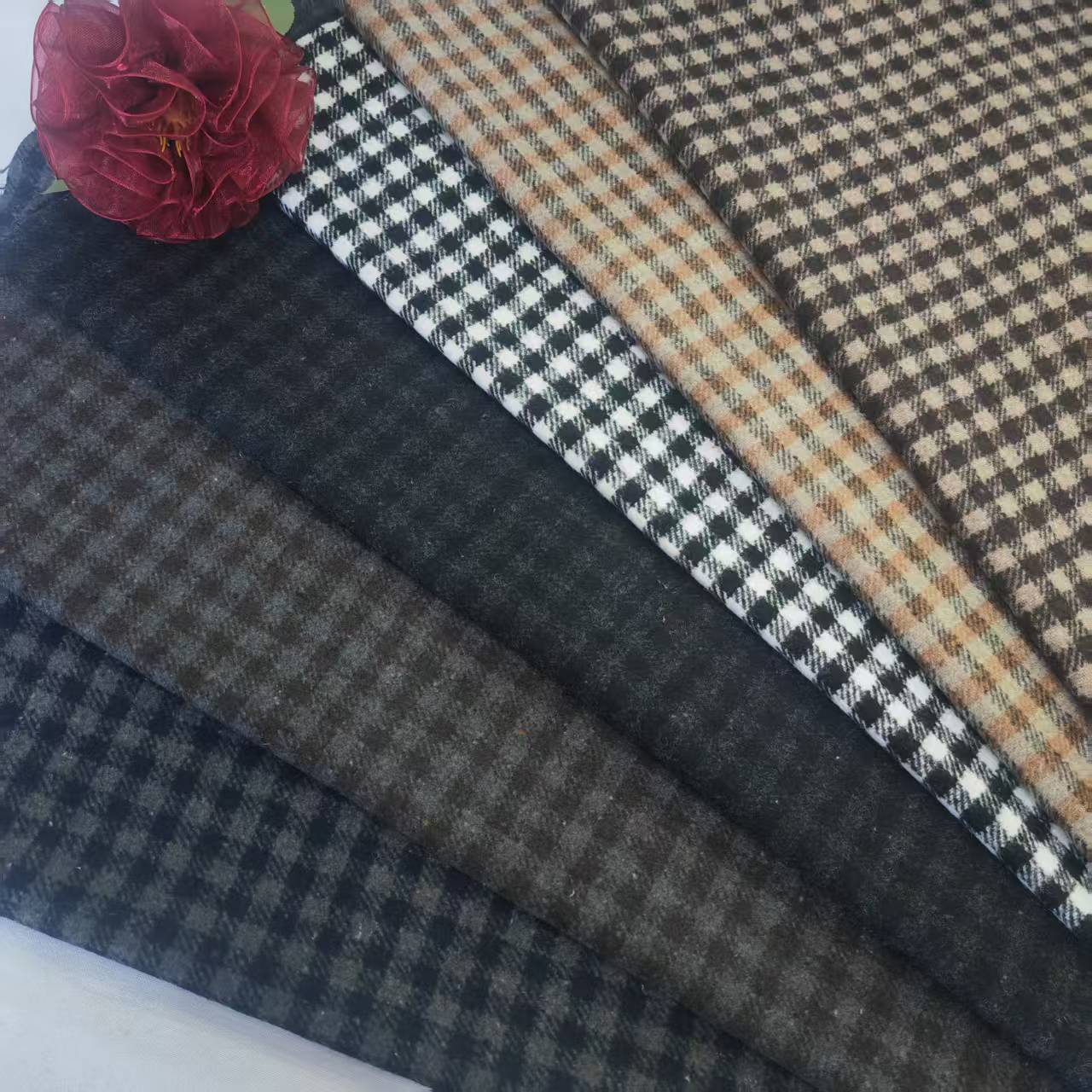 Shaoxing manufacturer spot 25 new wool small plaid fashion shoes hats luggage plaid coarse woolen fabric