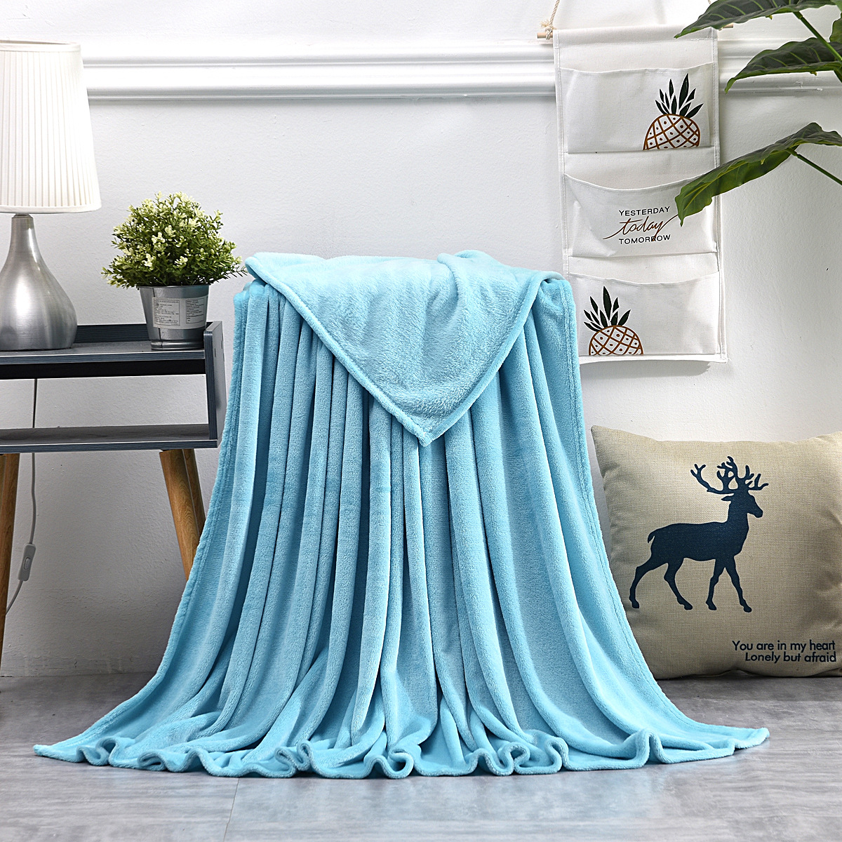 Picture of Solid color flannel blanket coral fleece pet blanket cross-border flannel blanket gift velvet nap blanket wholesale