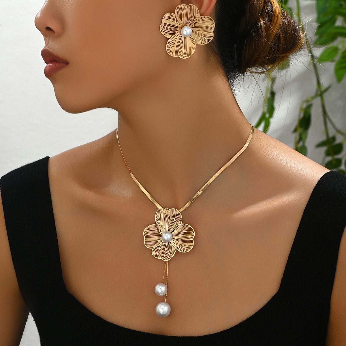 Picture of European and American Cross-border Women's Necklace Earrings suit All-match Flower Inlaid Pearl Design Niche Long Clavicle Chain