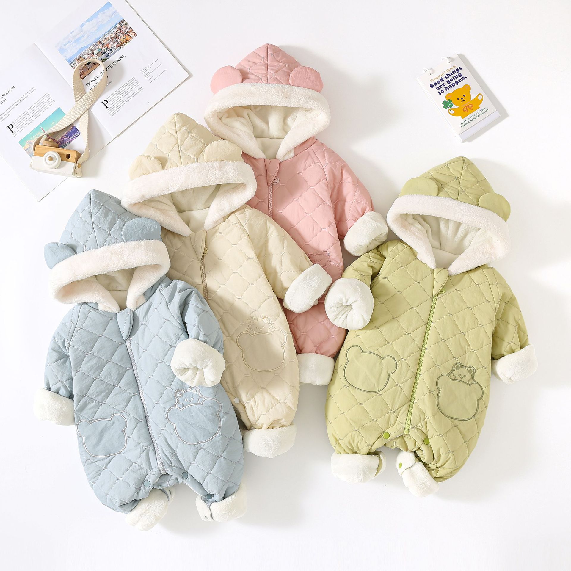 Baby Boys and Girls Baby Winter Clothes Thickened Cute Hooded Winter Clothes New fleece-lined Warm jumpsuit Autumn and Winter