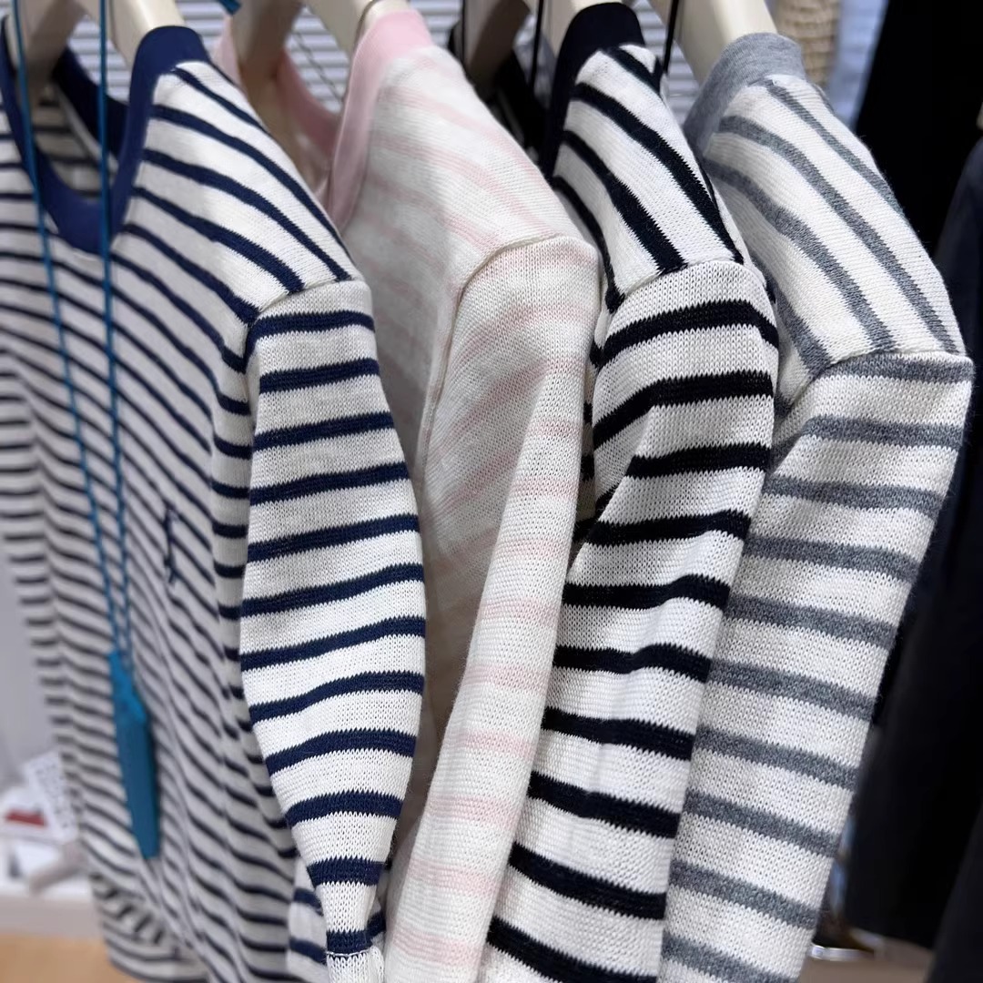 Picture of 2025 Spring and Summer New Contrast Color Striped Small Size Embroidered Short-sleeved T-shirt Women's Korean-style Loose Base Shirt A3422