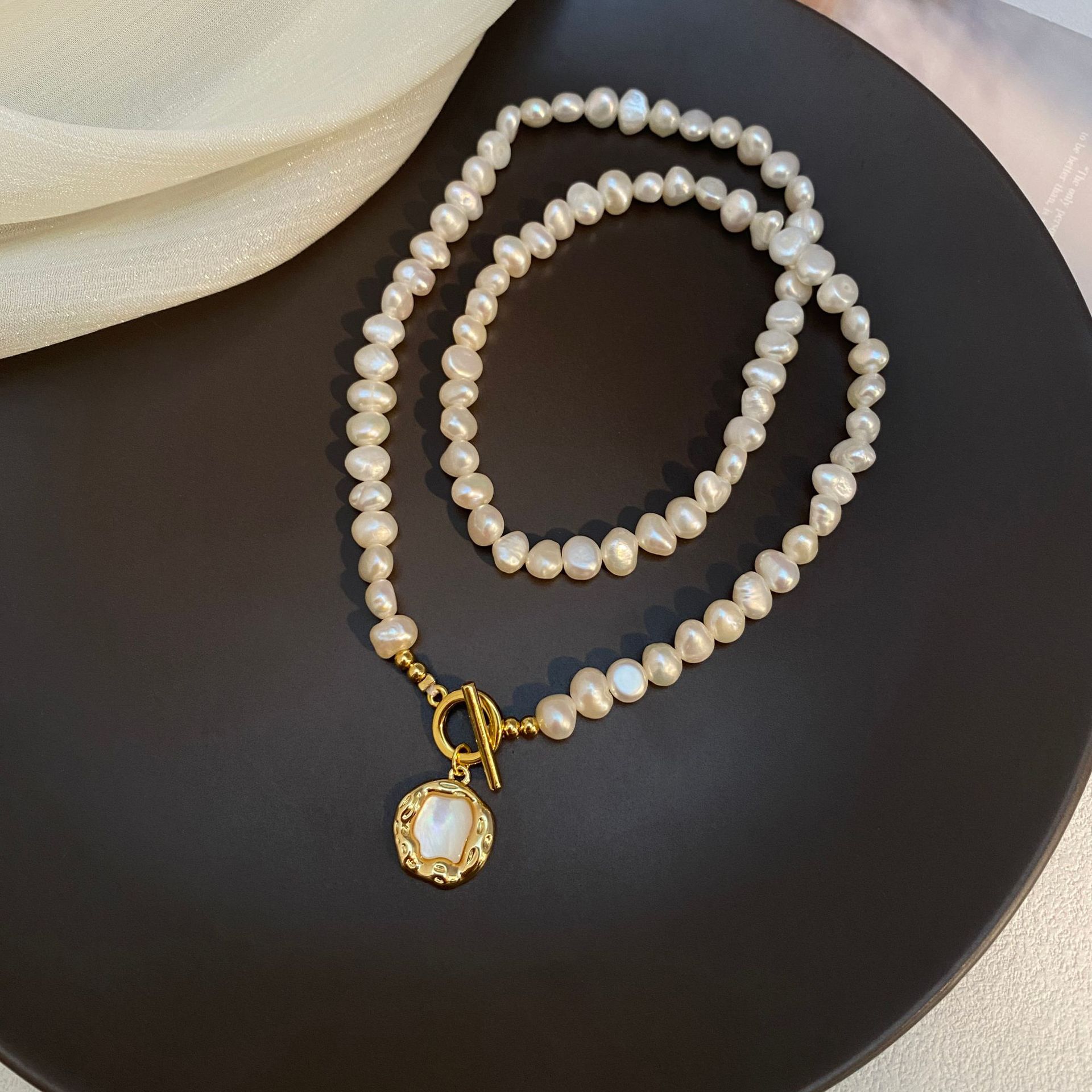 Picture of Natural Pearl Autumn and Winter Fashion Baroque Woolen Chain Women's Light Luxury All-match Elegant High-end Necklace Clavicle Chain