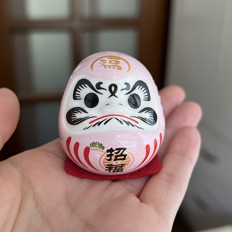 Picture of Japanese-style Dharma ornaments Japanese ceramic Dharma eggs Kaiyun Dharma trumpet mini lucky cat car decorations