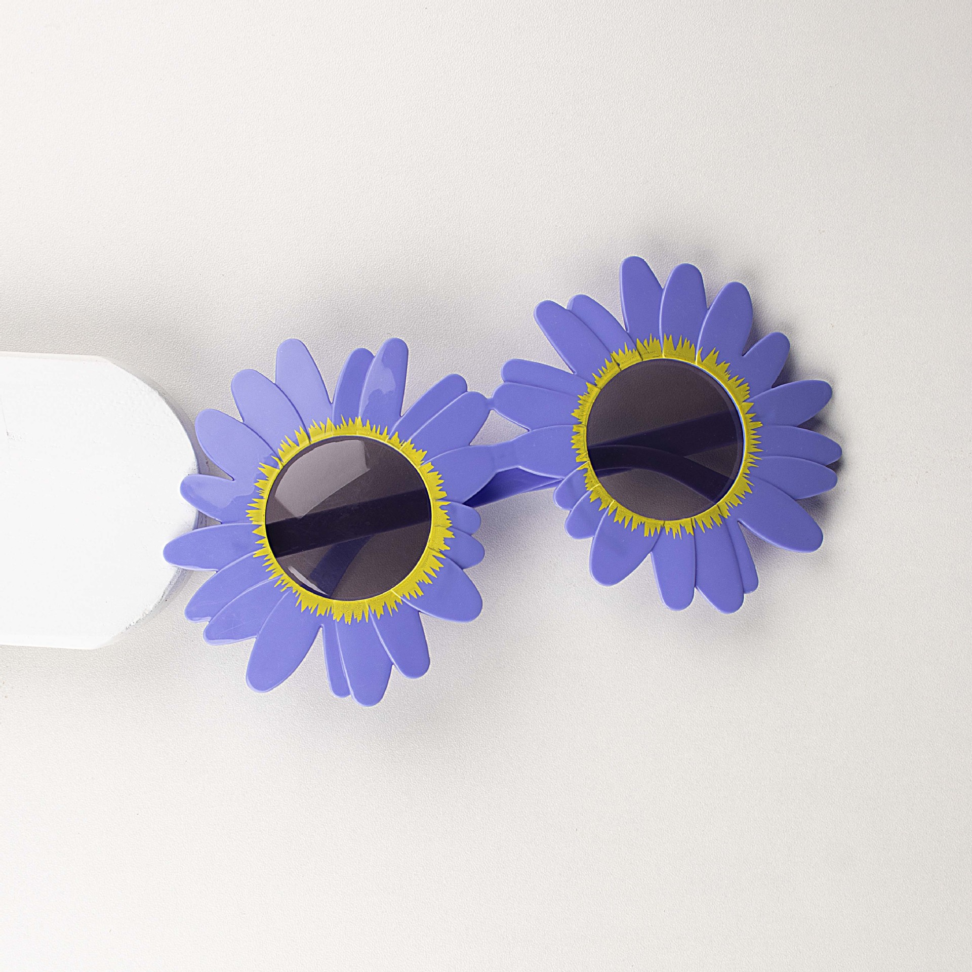 Picture of Decorative glasses party funny props sunflower daisy flower shape photo props plastic shape sunglasses