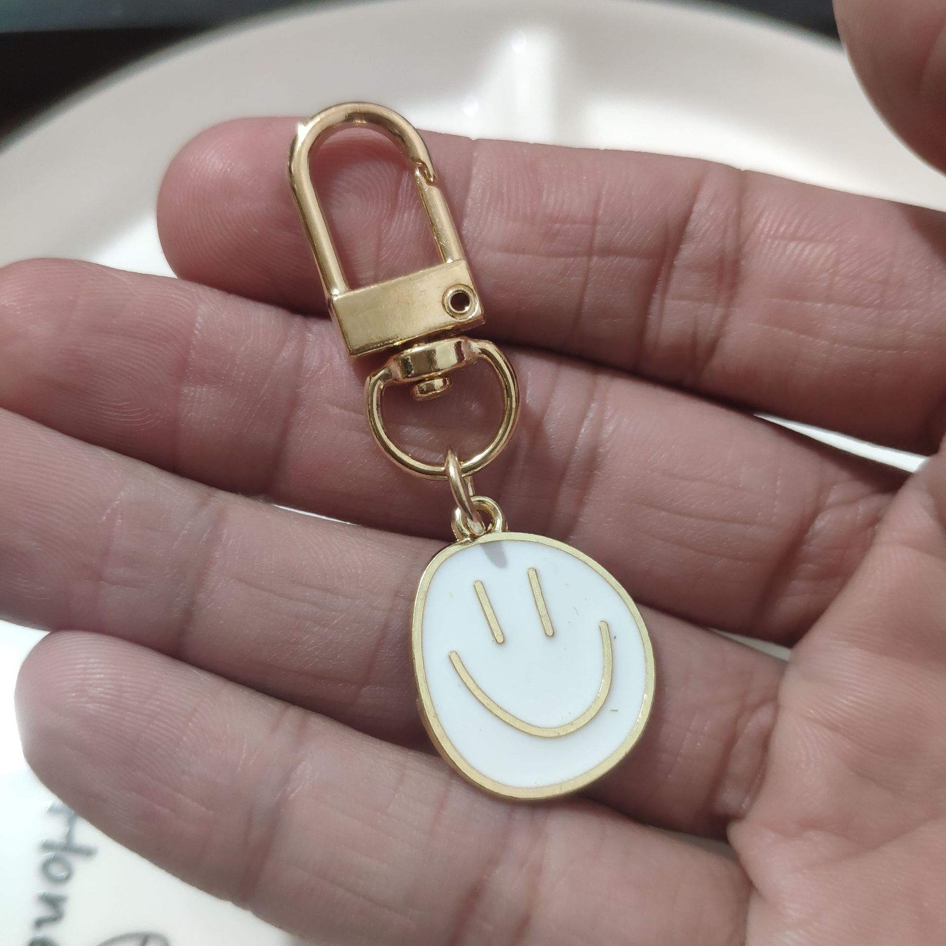 Picture of Cross-border e-commerce alloy color dripping smiley face keychain electroplated gold irregular expression bag pendant accessories