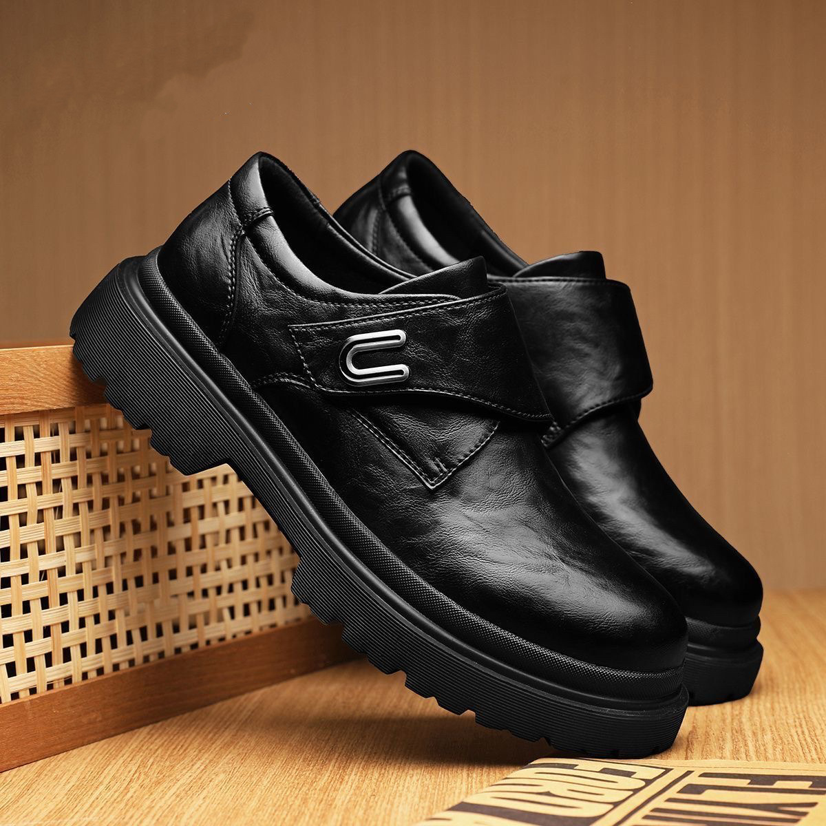 Spring New Men's Casual Leather Shoes Round Toe Lace-Free Slip-On Large Toe Work Business Versatile Young Men's Shoes