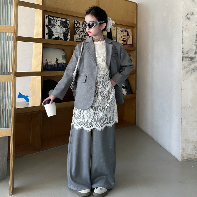 Picture of Girls' 2025 Spring and Autumn Suit suit Children's Trendy American-style Silver Small Suit Big Children's Trendy Show Two-piece Set