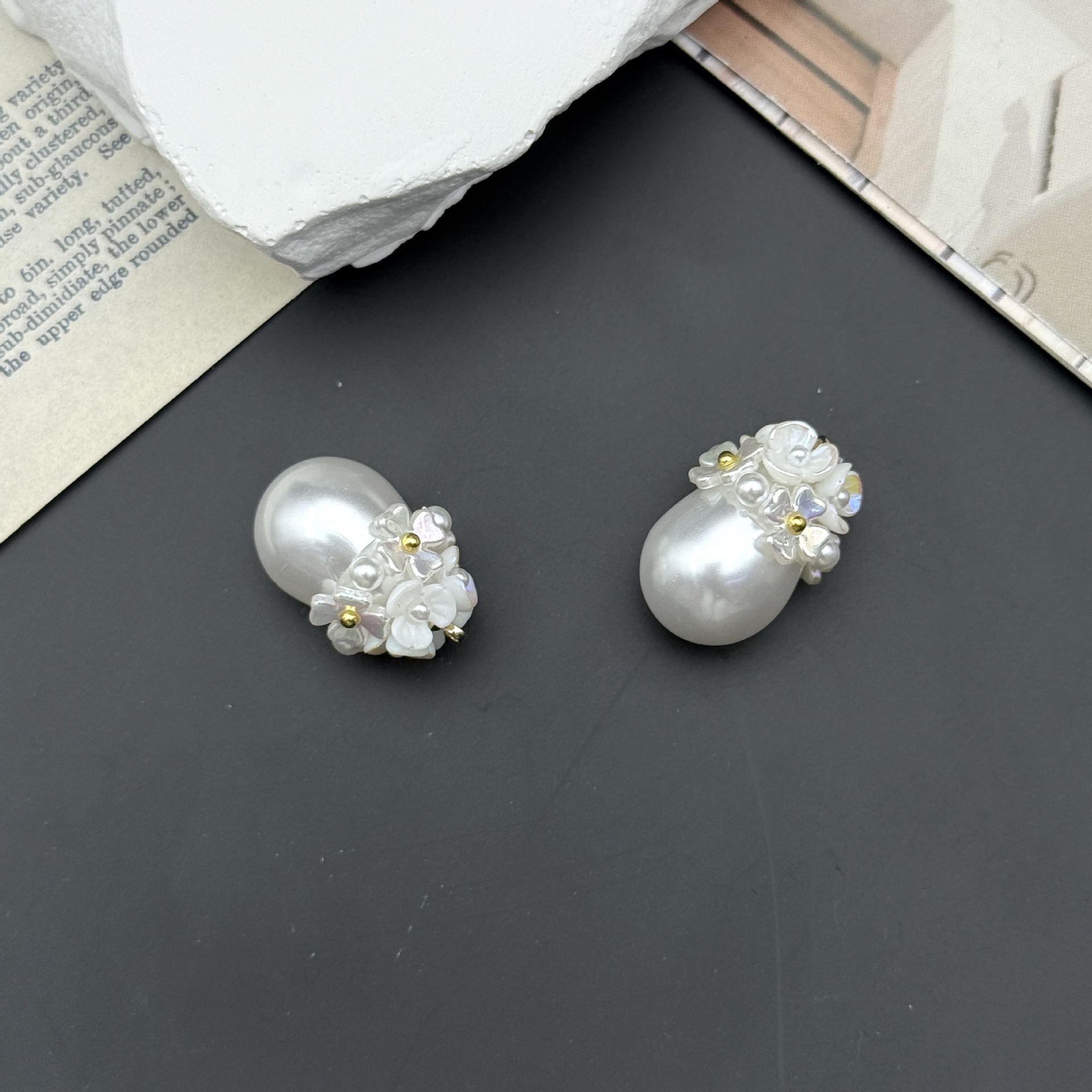 Picture of New Handmade Beaded Gentleness Water Drop Petal Pearl Pendant Mobile Phone Chain Handmade DIY Necklace Accessories
