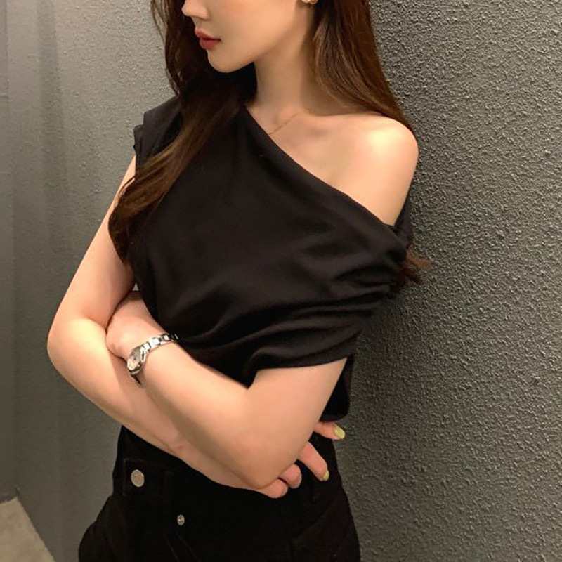Picture of South Korea Chic Top Summer New Niche Irregular Slant Shoulder Design Sense Loose Solid Color Pullover Short-sleeved T-shirt