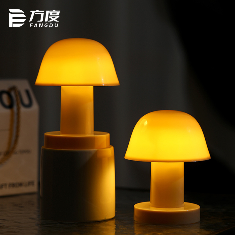 Cross-border wholesale creative mushroom lamp patting lamp bedroom bedside nightlight atmosphere lamp home decoration desktop ornaments