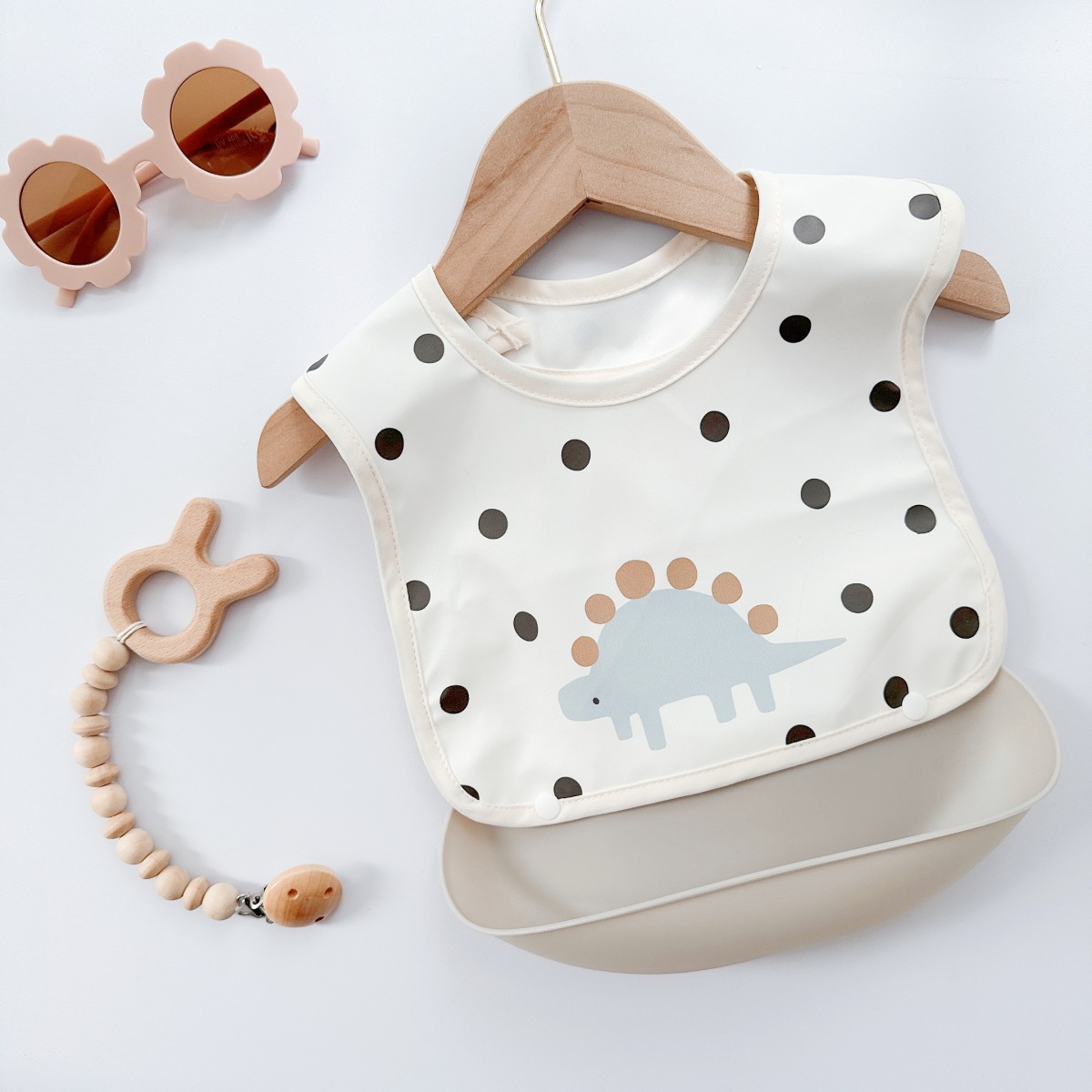 Picture of New Children's Silicone Bib Baby Meal Bag Baby Food Supplementary Food Bag Waterproof Anti-dirty Artifact PU Soft Bib