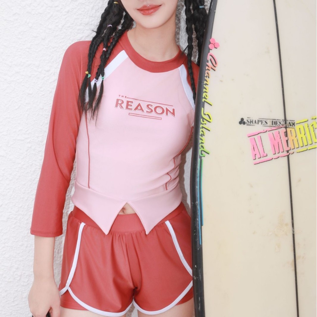 Retro Dopamine Swimsuit Women's Split Long-sleeved Sunscreen 2025 New High-end Girl's Slim Belly-Covering Swimsuit