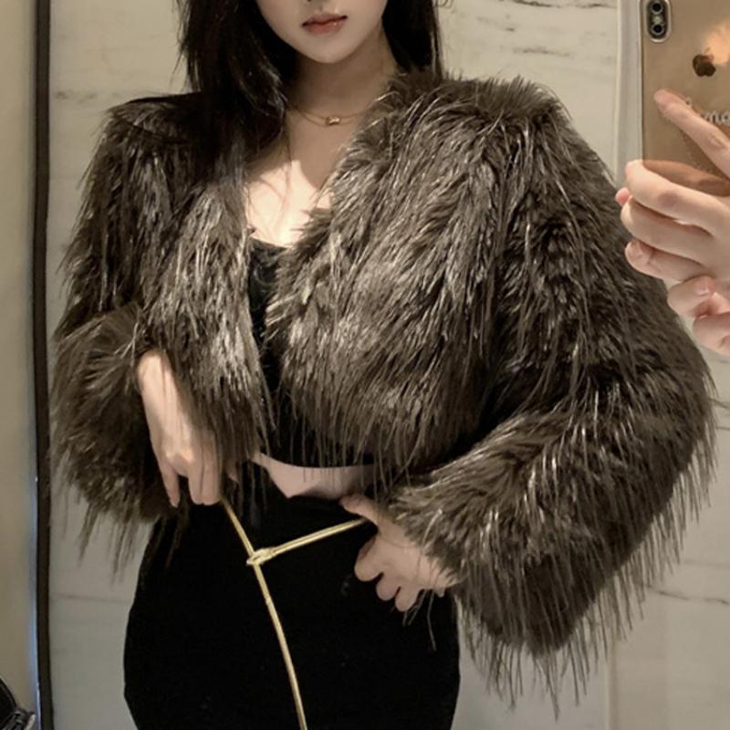 Picture of Real Shot of Short Small Imitation Fox Fur Outwear for Women Winter New V Neck Fringed Fur Outwear