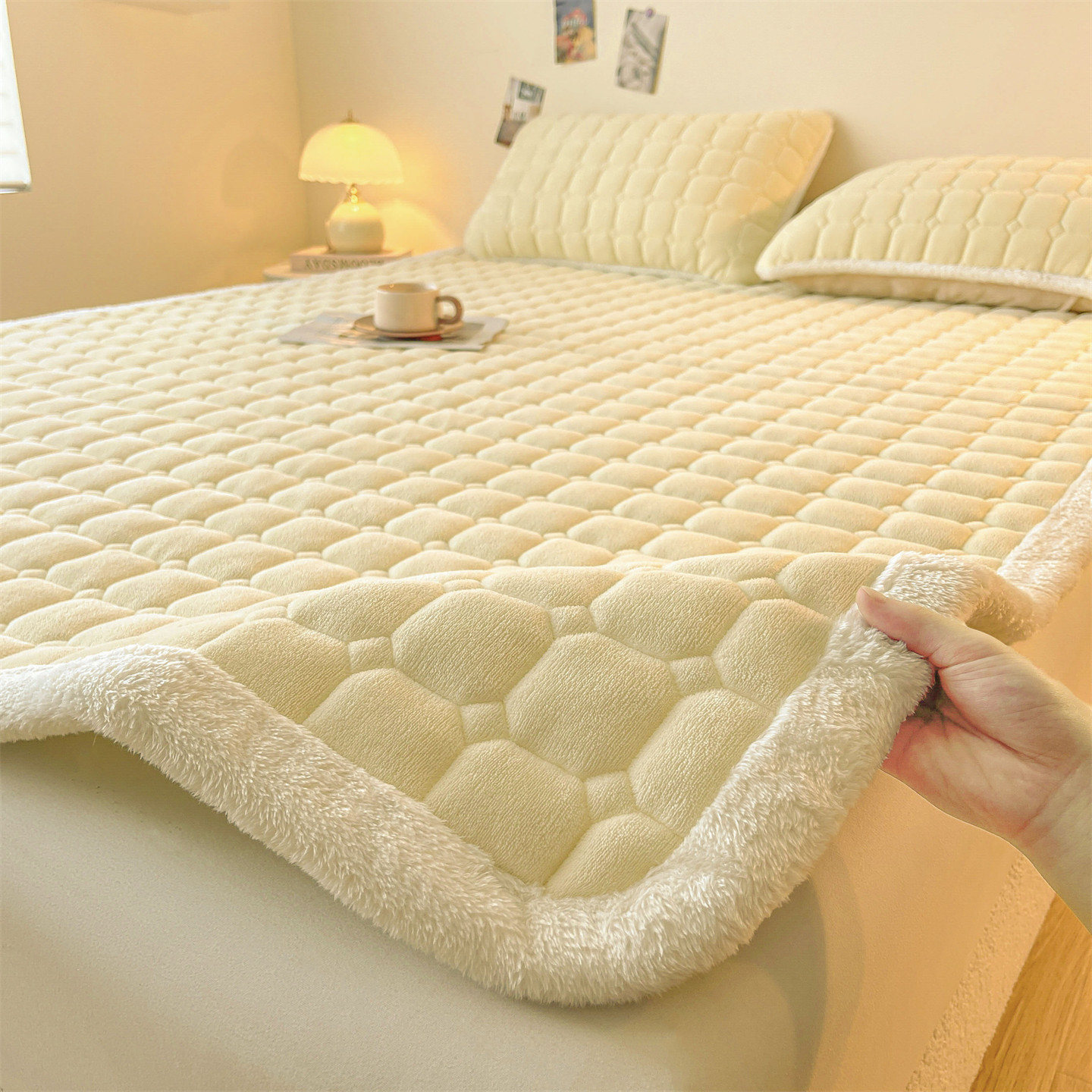 Picture of Class A Soybean Milk Velvet Mattress Winter Thickened Coral Velvet Dormitory Single Mattress Household Folding Cushion