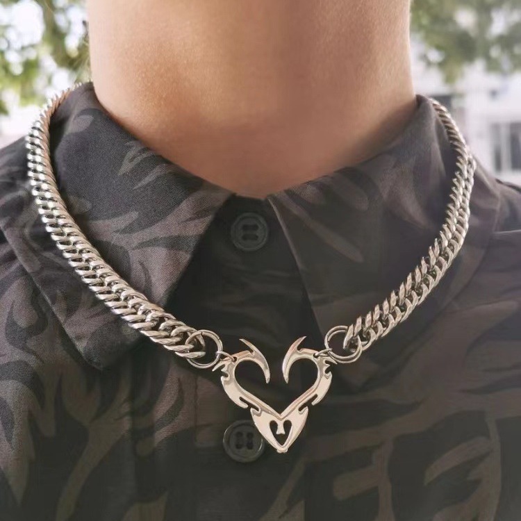 Necklace female niche design high-grade autumn and winter love pendant sweet cool girl ins Jewelry necklace
