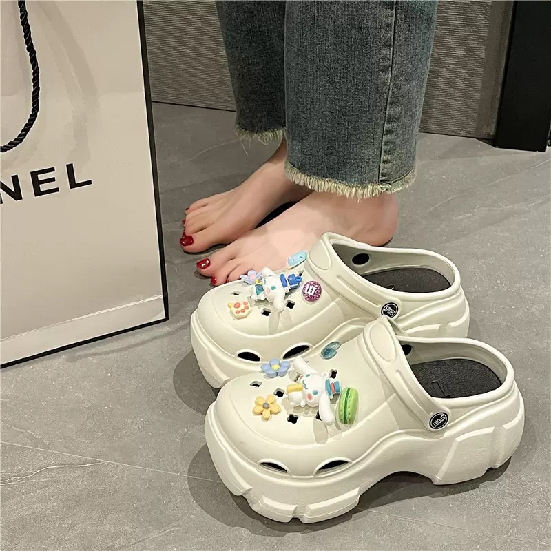 Super Hot New Cave Shoes Women's Summer Outer Wear Cute Cartoon Non-slip Deodorant Thick Sole Sandals Cave Slippers 2024