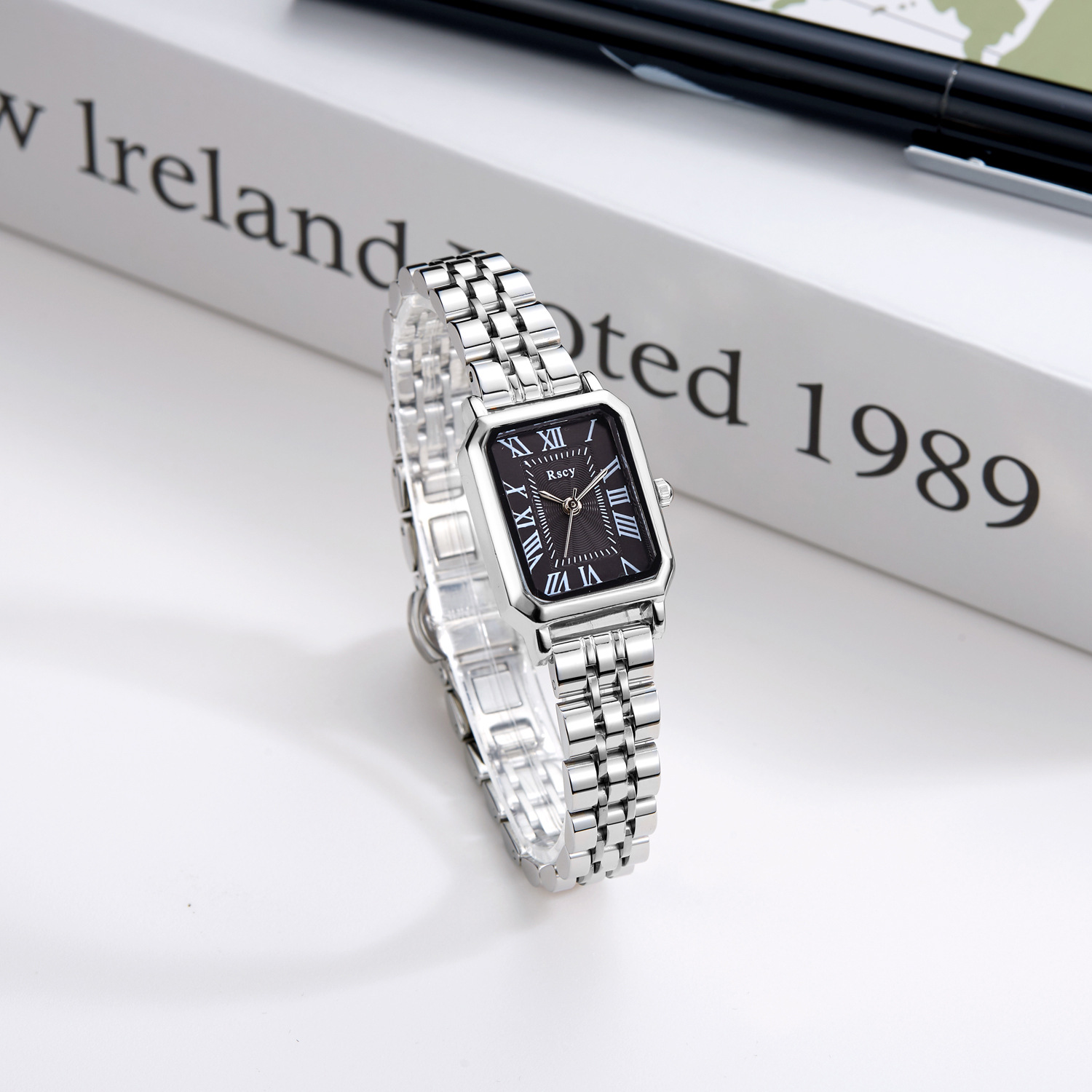 Picture of Retro Watch Women's Niche High-end Sense Ins Style Light Luxury College Student Elegant Belt Women's Roman Watch Wholesale