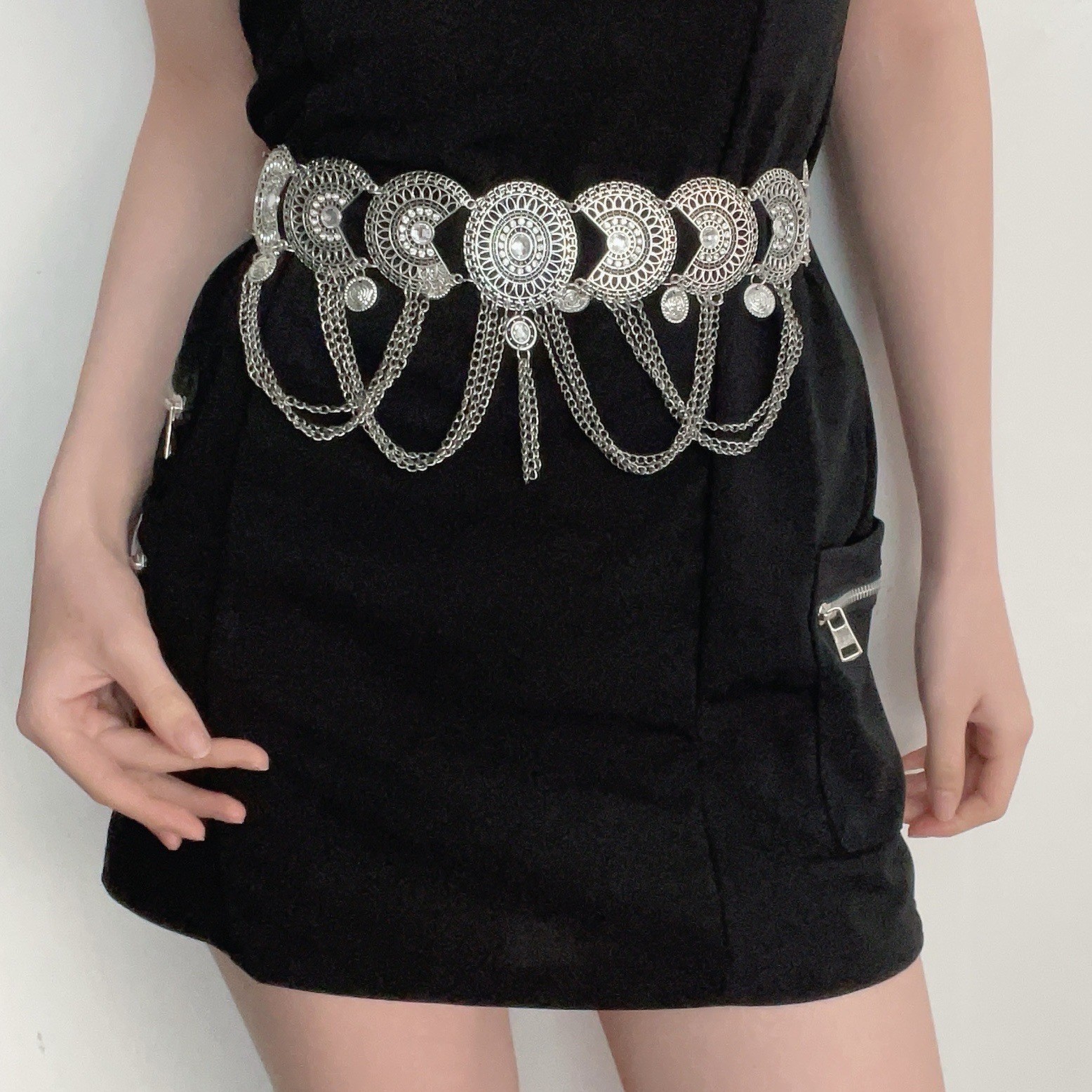 Picture of National retro style tassel chain, body chain, dance accessories, tassel, light luxury, high-end retro dance waist chain, niche woman