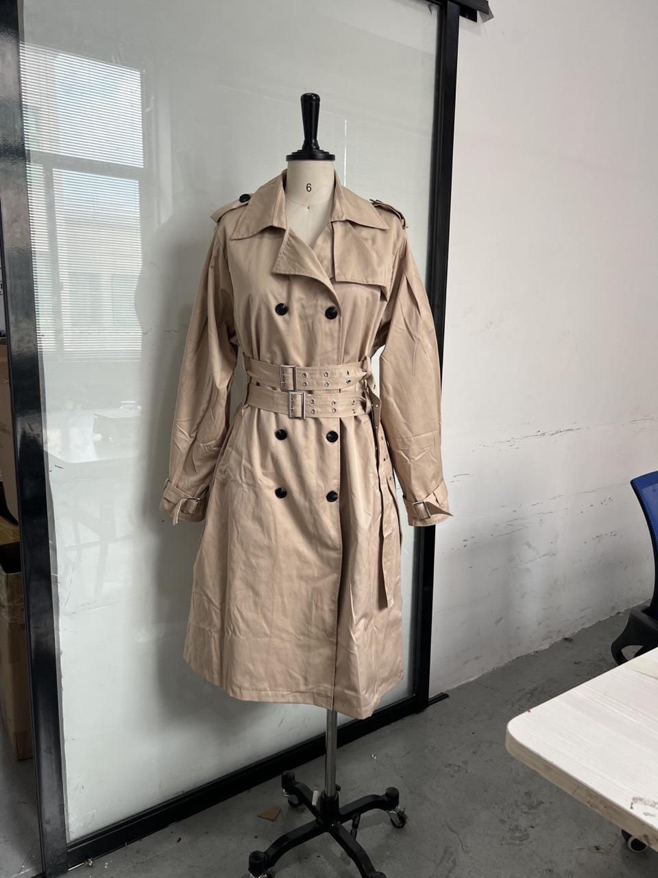 Picture of Cross-border European and American fashion versatile style 2025 new mid-length trench coat women's hooded double belt short jacket to look slimmer