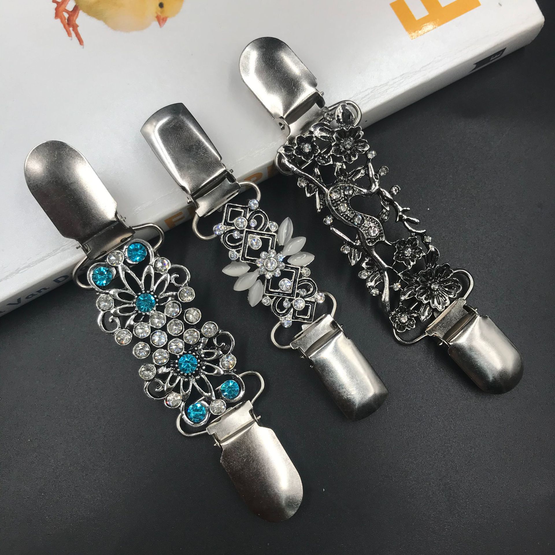 Picture of Amazon 3-piece sweater shawl clip vintage sika deer cardigan collar clip duckbill clip dress shirt brooch clip