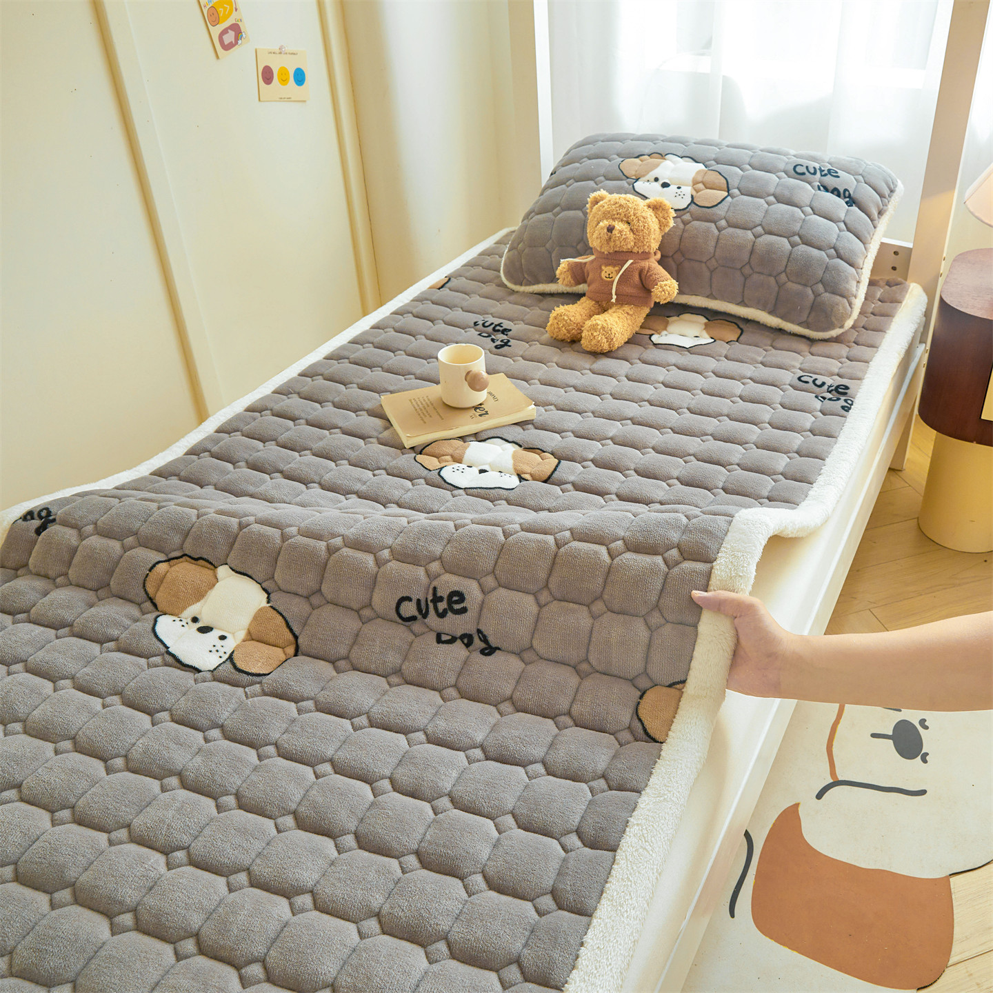 Picture of Class A Soybean Milk Velvet Mattress Winter Thickened Coral Velvet Dormitory Single Mattress Household Folding Cushion